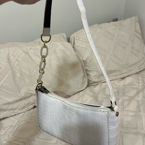 Elegant White Croc-Embossed Shoulder Bag